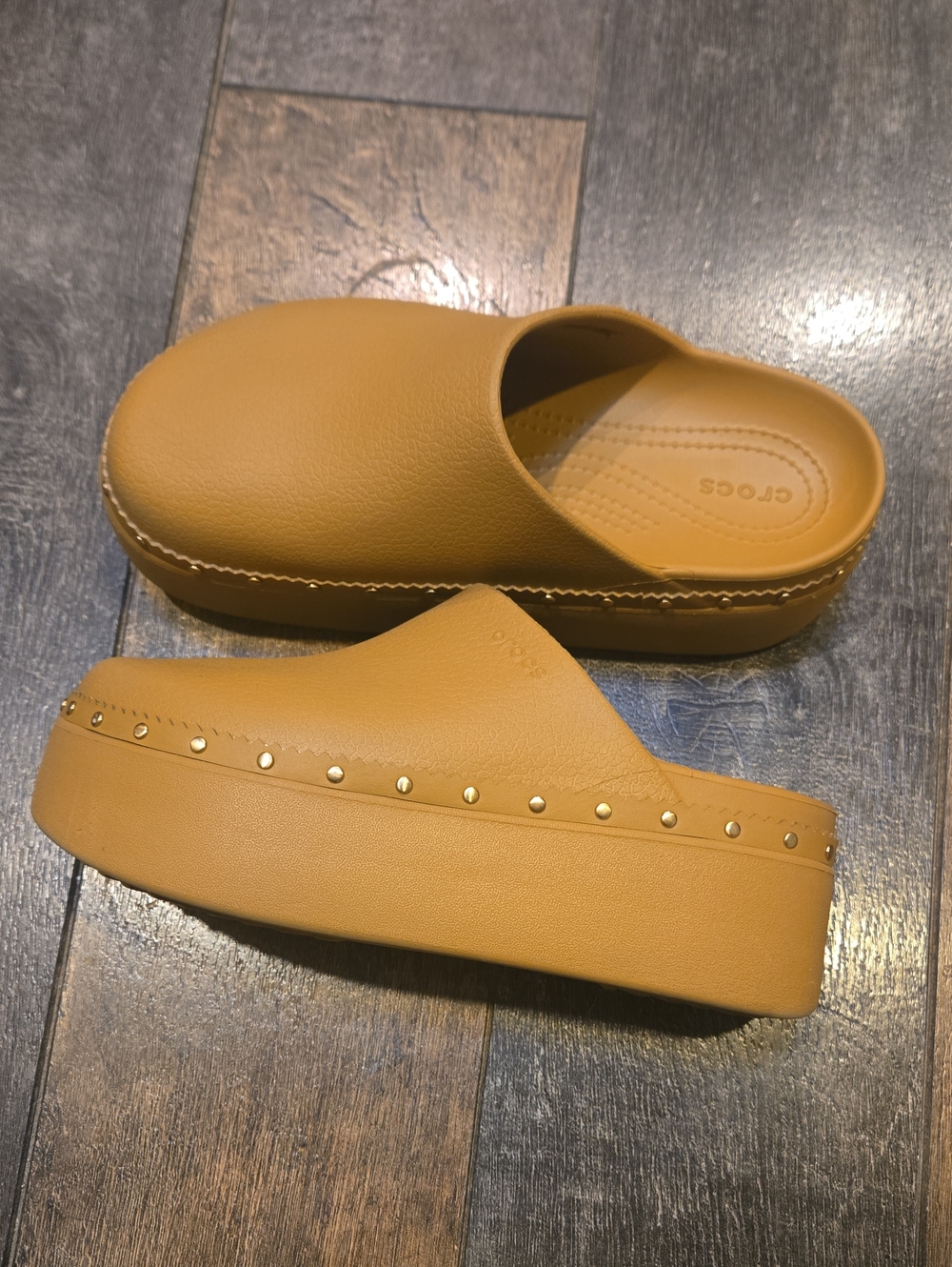 Crocs Dylan Studded Platform Clog